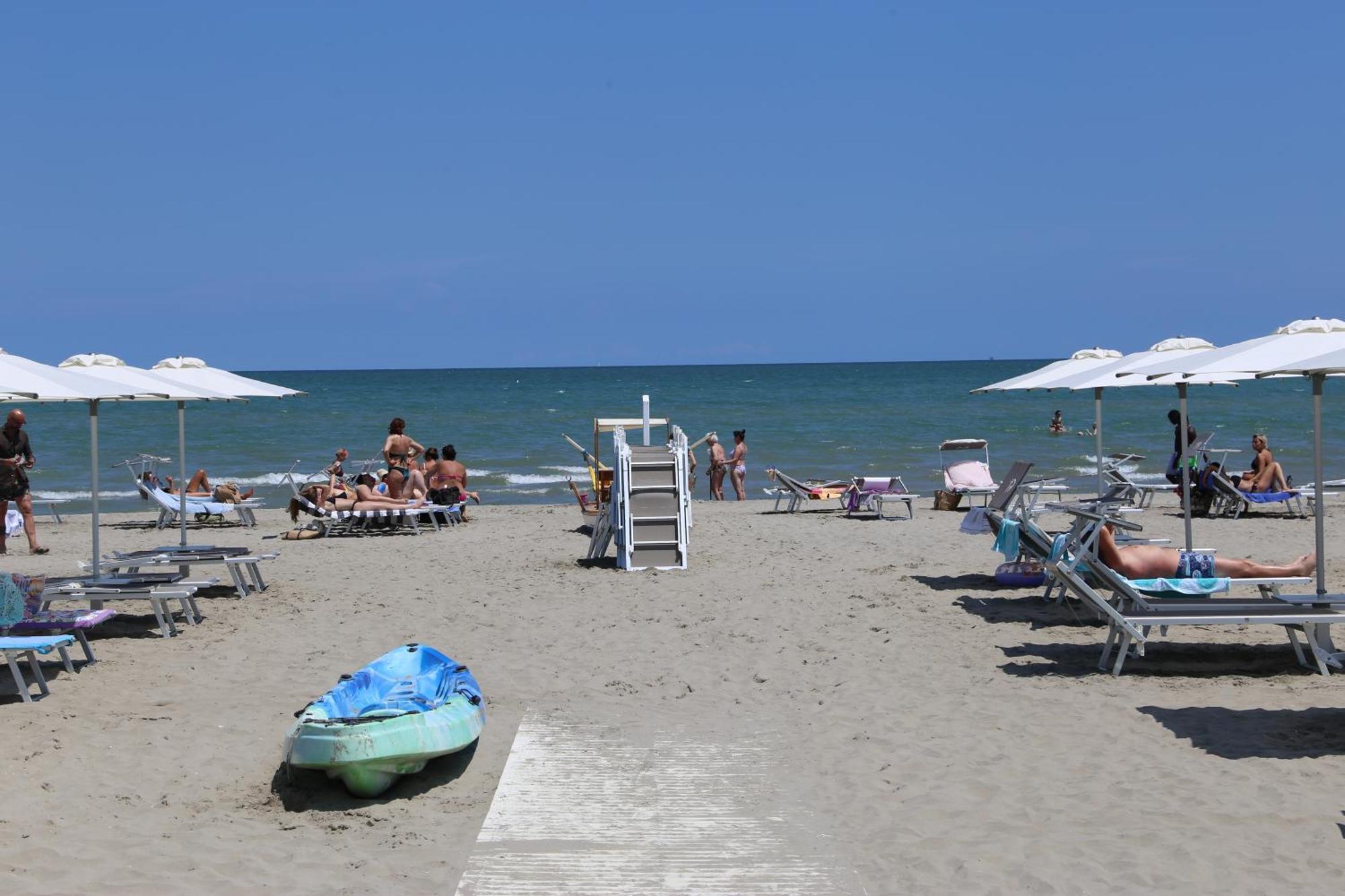 Hotel Senza Pensieri Riccione Exterior photo